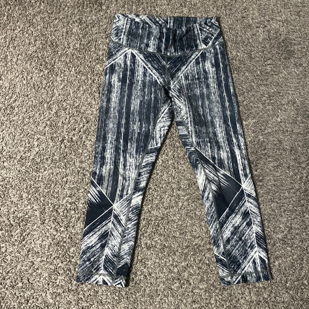 Lululemon wunder under crop size 4